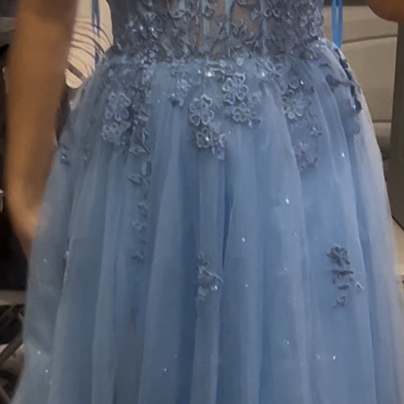 Elegant Soft blue gown - Picture 4 of 6